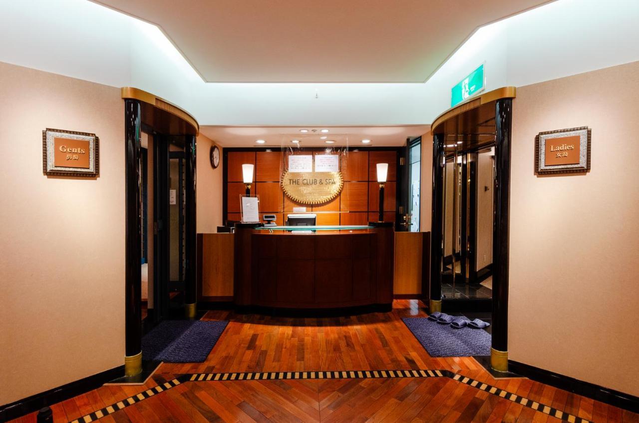 Crown Palais Hotel