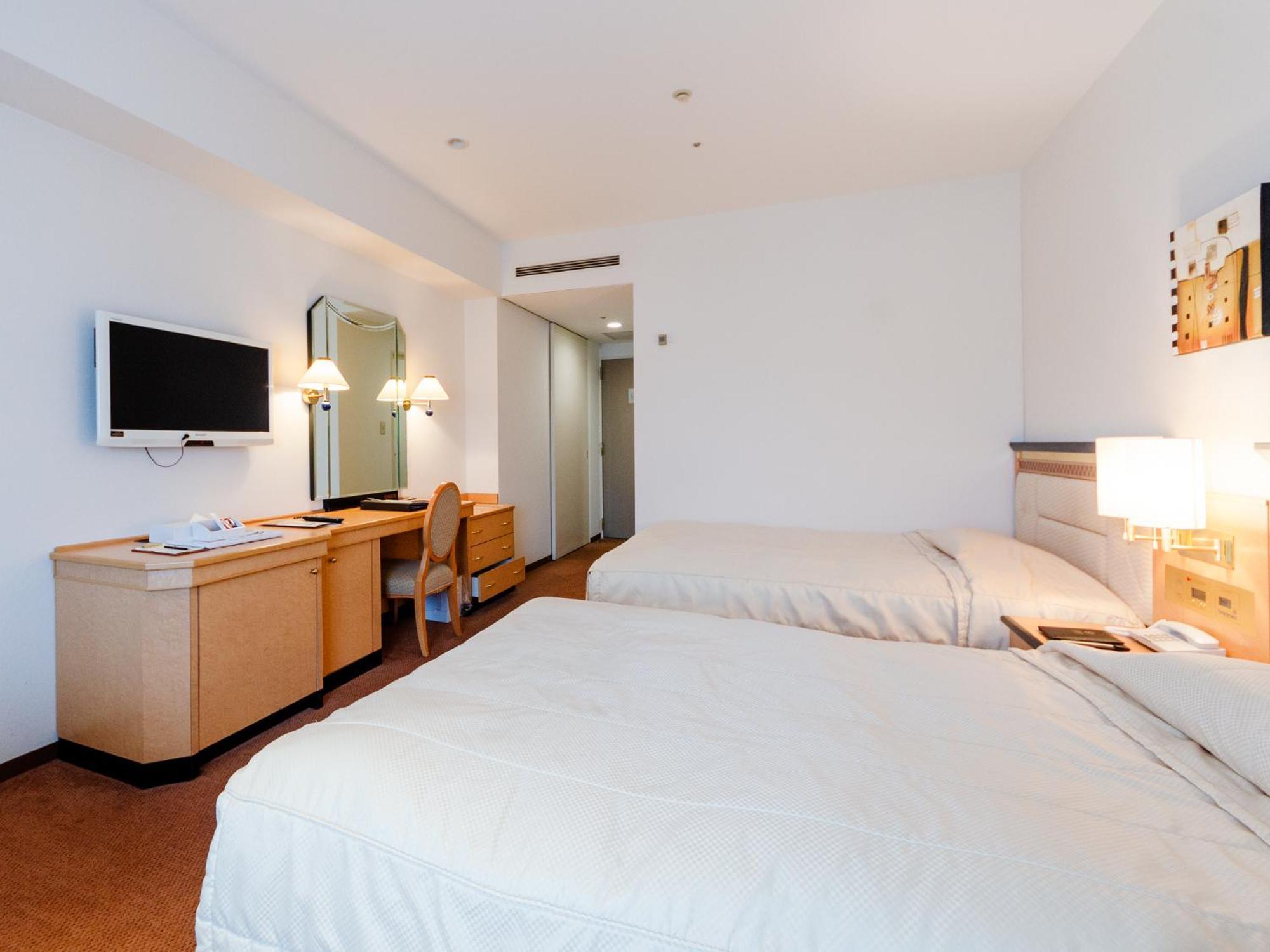Crown Palais Hotel 4*
