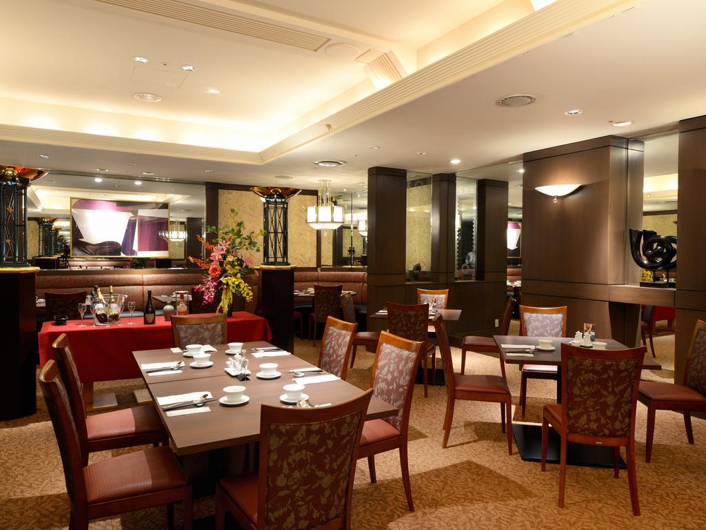 Crown Palais 4*