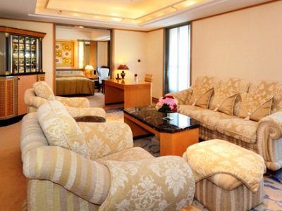 Crown Palais Hotel