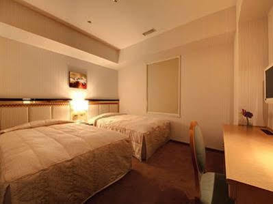 Crown Palais Hotel 4*