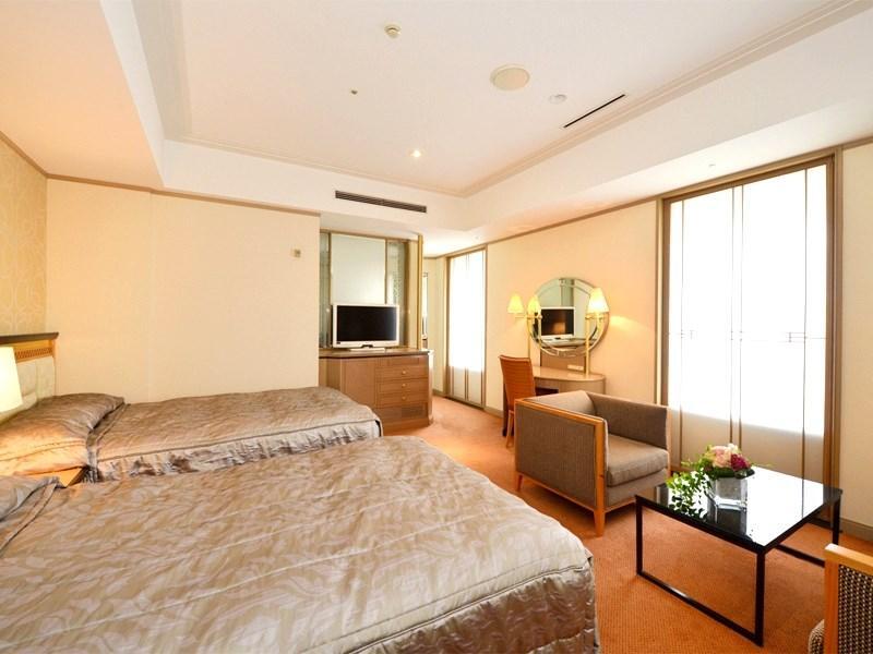 Crown Palais 4*