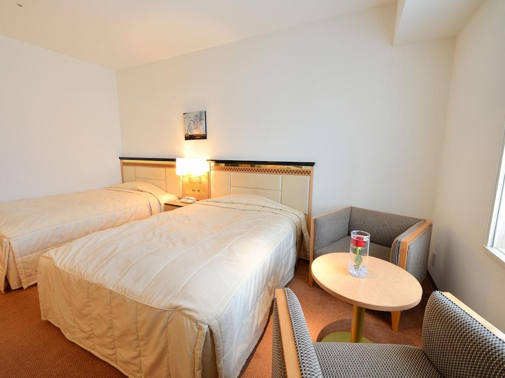 Hotel Crown Palais 4*